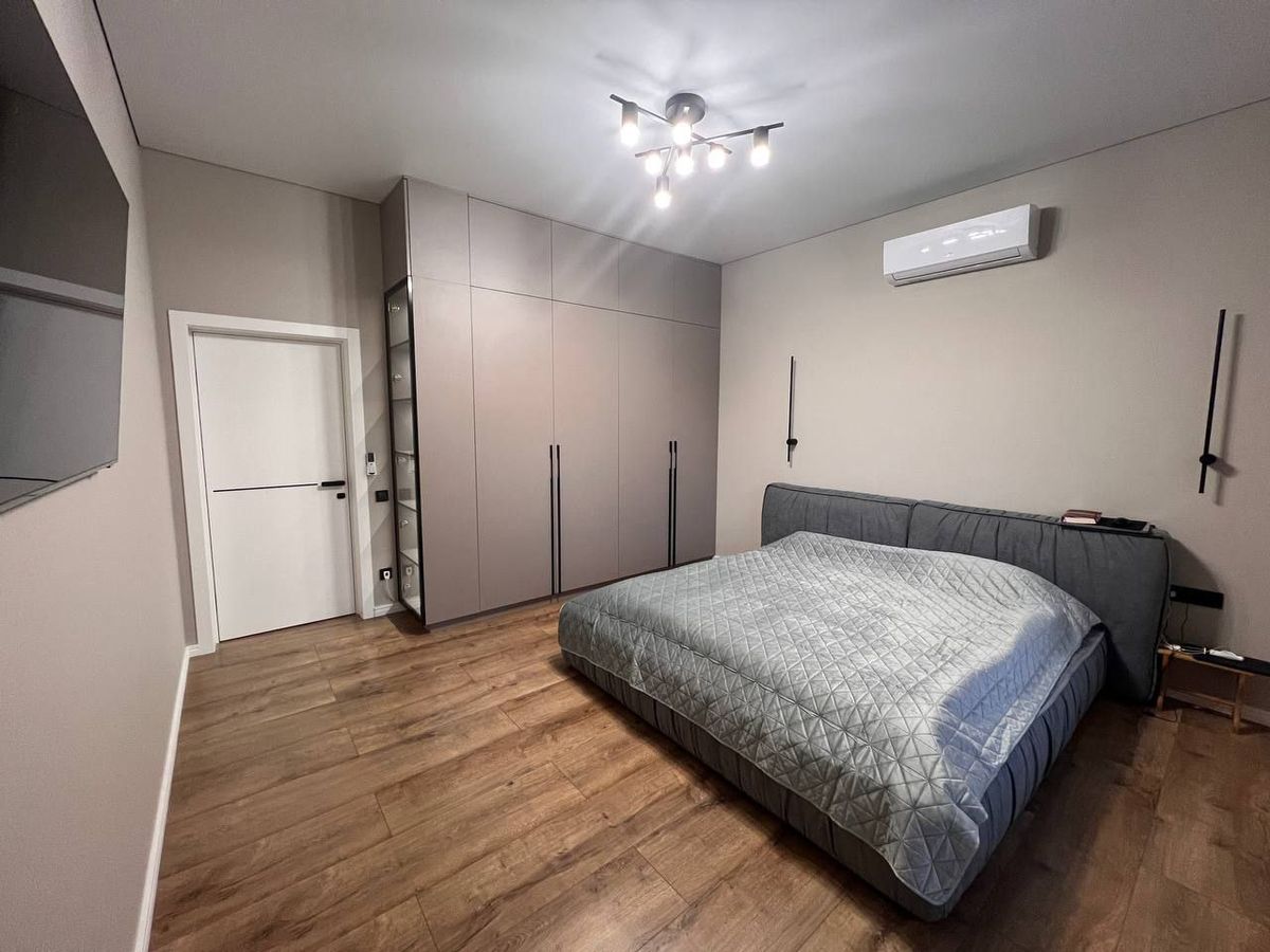 Дом на проспекте Высоцкого вул.