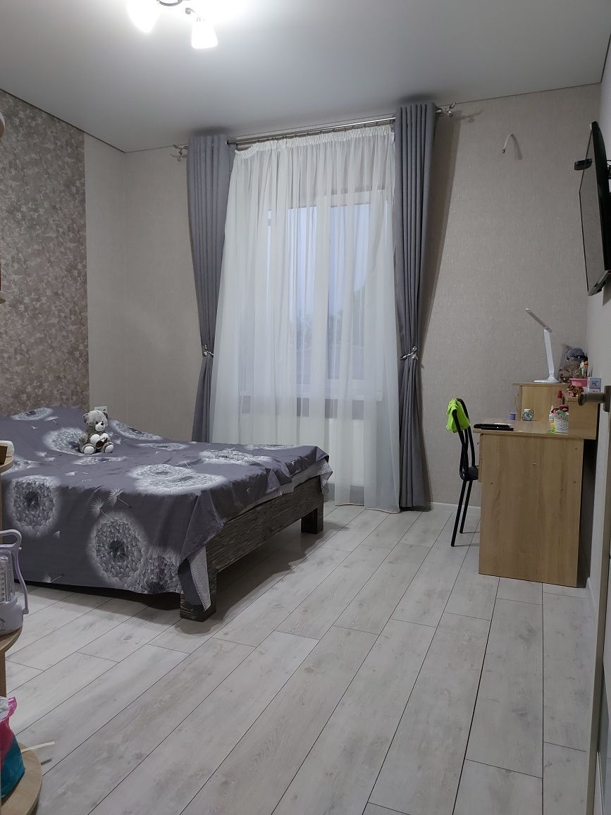 Продаж будинку на Новоселiв вул.