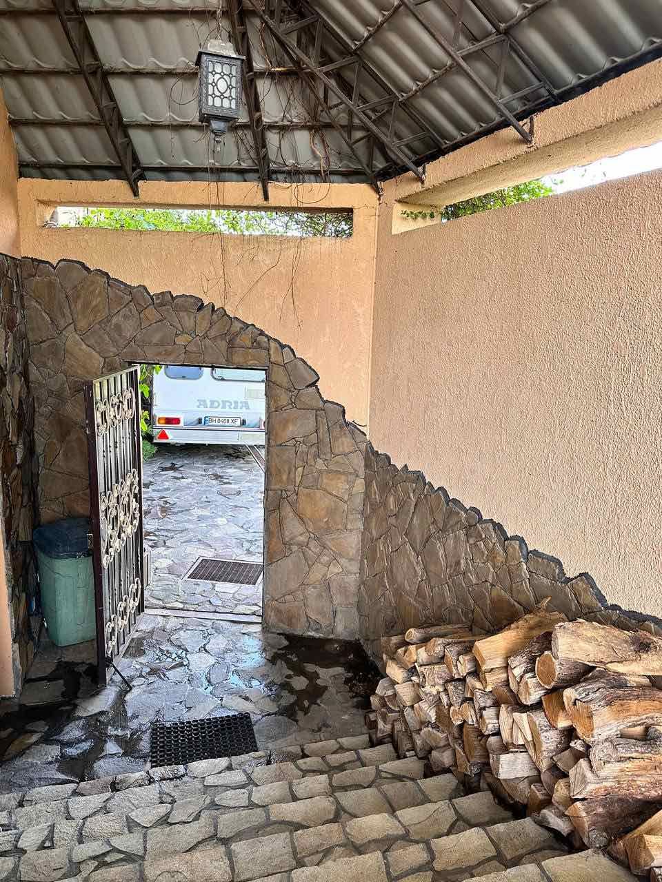 Двоповерховий будинок в Сухому Лимані