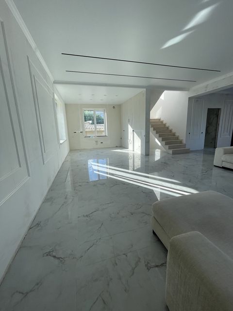 Будинок на Місячна вул.