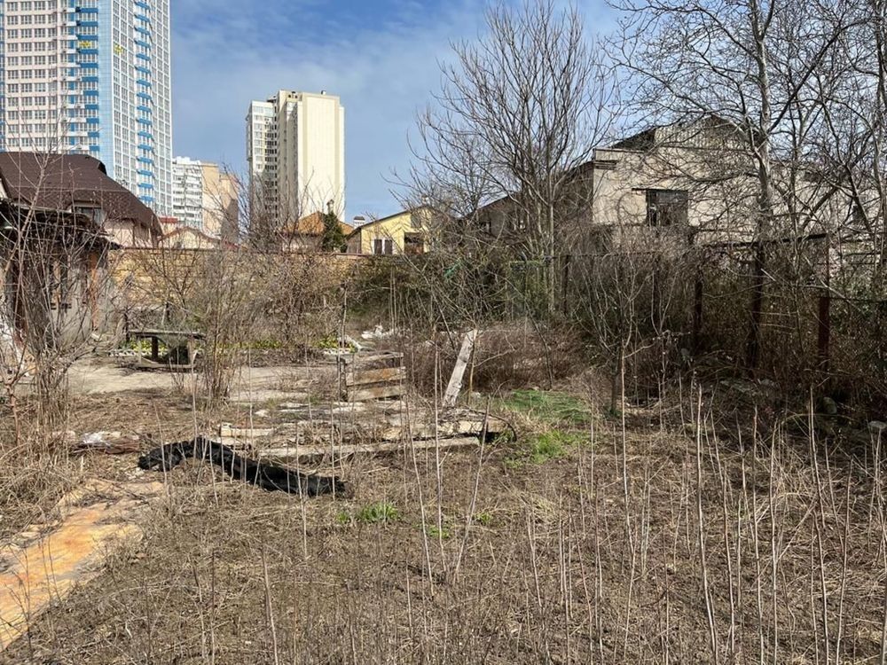 A plot of land near Sturdzovsky lane.