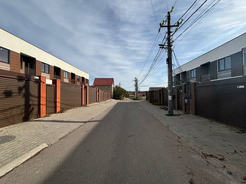 В продаже участок 5 соток в Черноморке.