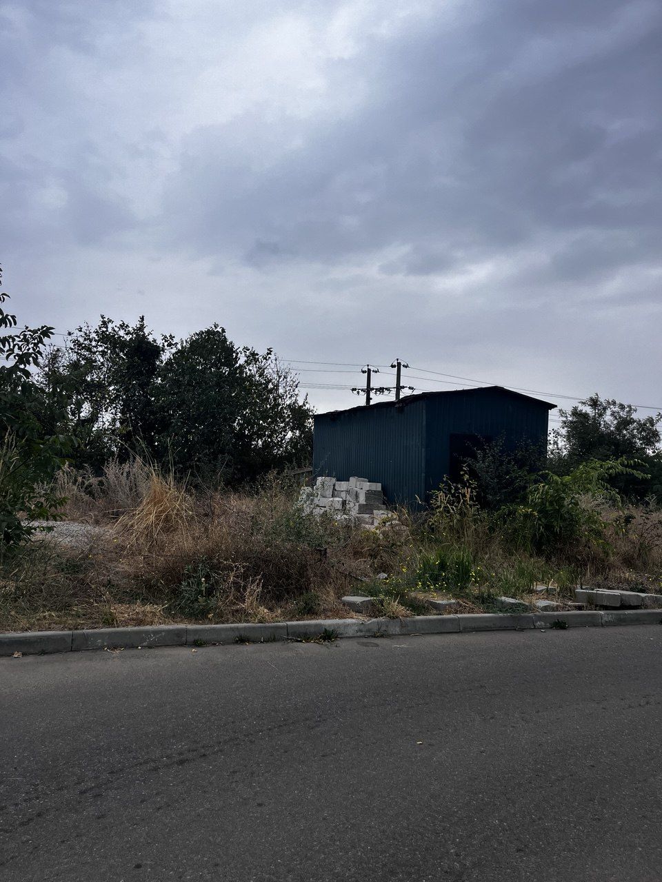 Продаеться ділянка під будінитцтво житлового будинку в Совіньон